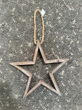 NWT Wood Star Decor